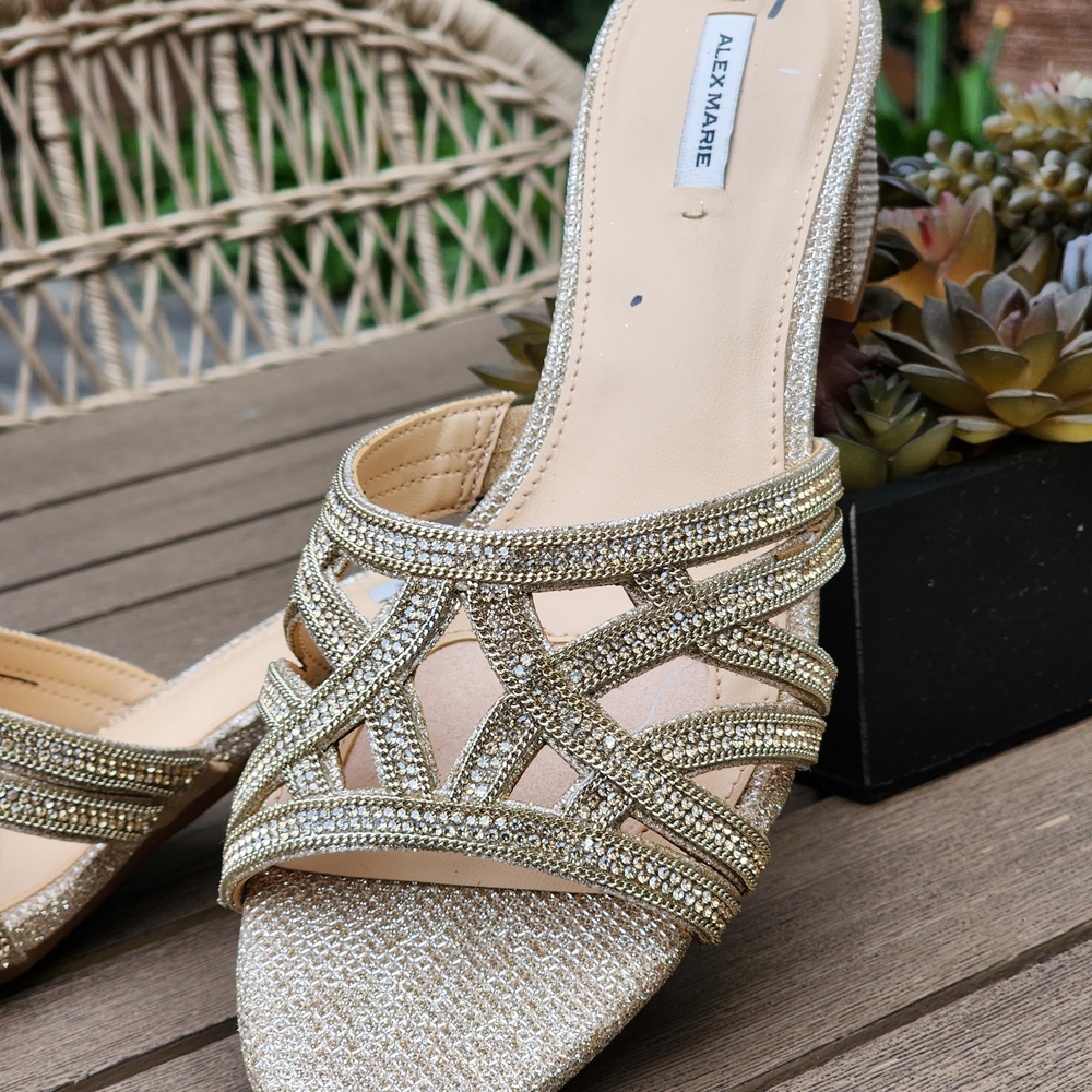 Alex Marie Women's Saline Gold Shimmer Chain Rhinestone Dress Sandals Size 8 - Picture 3 of 9